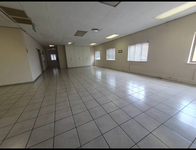 2,805M² WAREHOUSE FOR SALE IN ORMONDE